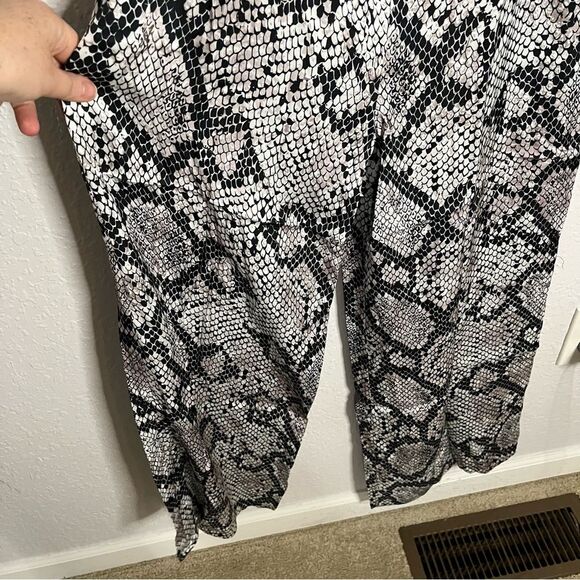 NWT Chaser Women Sz S Grey Snake Print Wide Leg Jumpsuit Spaghetti Strap V Neck - Picture 5 of 10